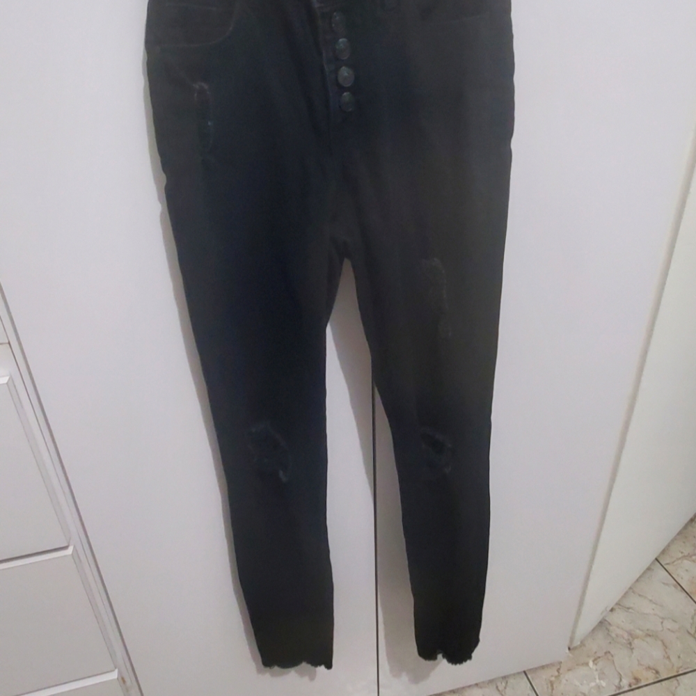 Black distressed skinny stretchy jeans